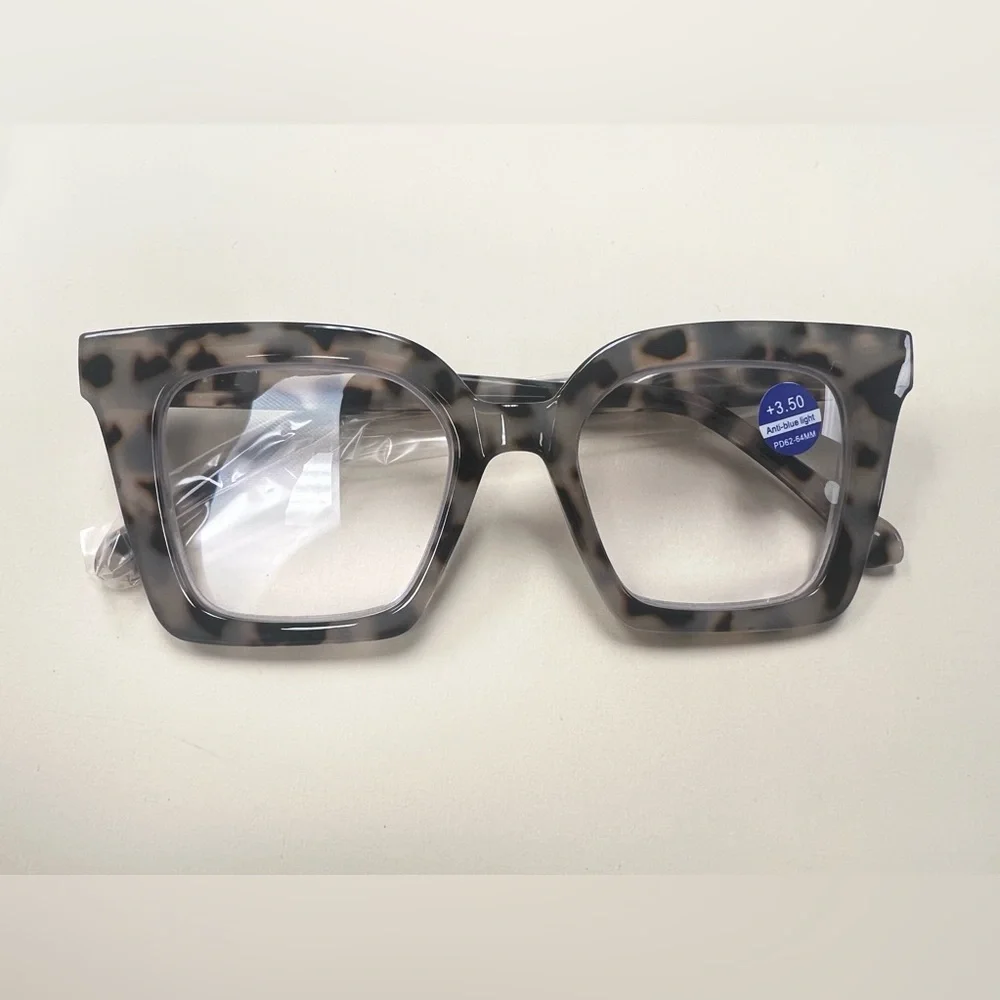Tortoiseshell Square Glasses +3.50 with anti-blue light. pd62-64mm